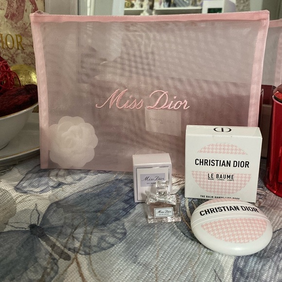 MISS DIOR Pink Mesh Cosmetic Pouch with CD LE BAUME - Picture 9 of 12